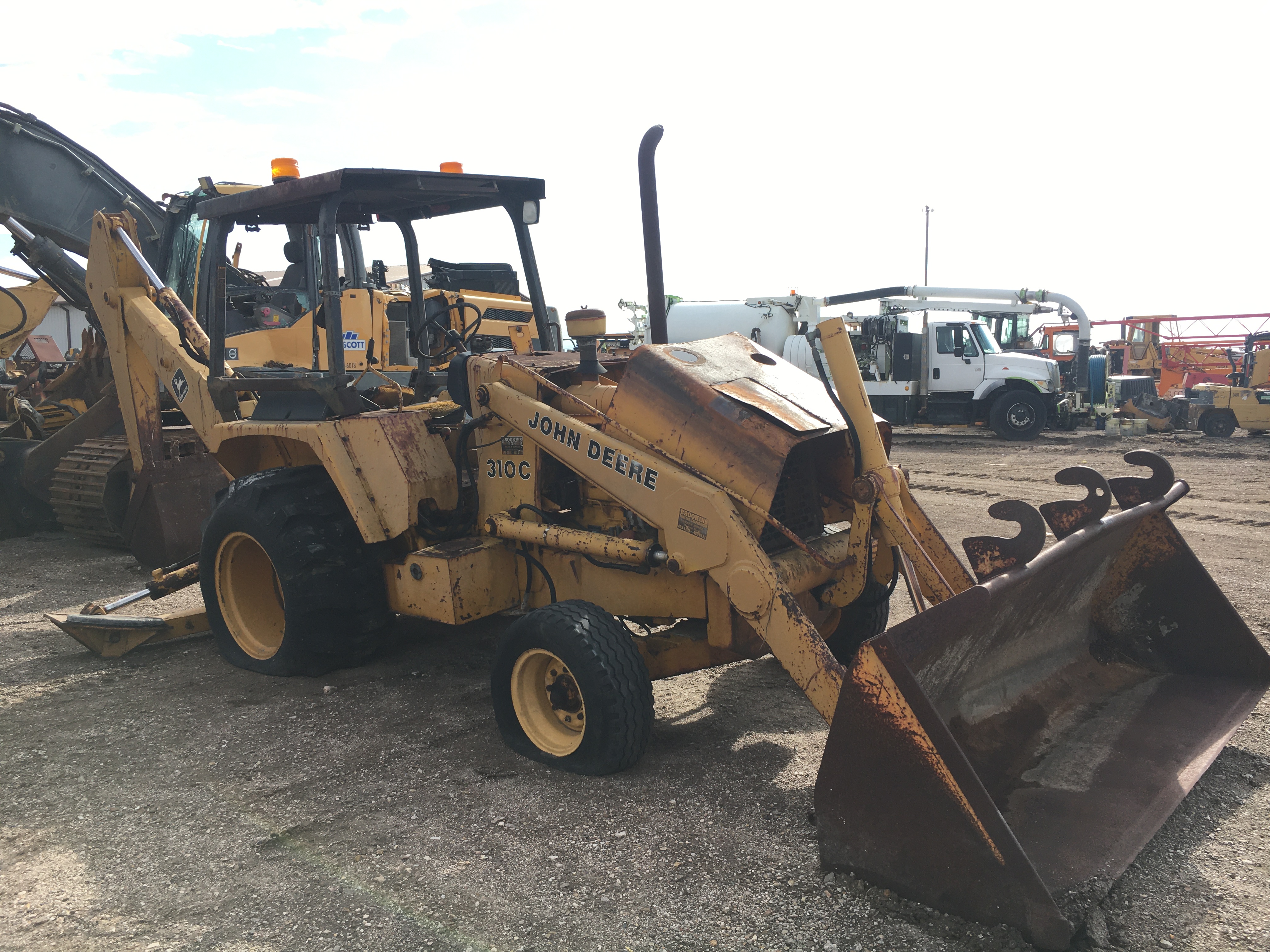 ./imagenes/INVOICE/2019/16915/RETROEXCAVADORA JOHN DEERE 310C PARA PARTES (22).JPG